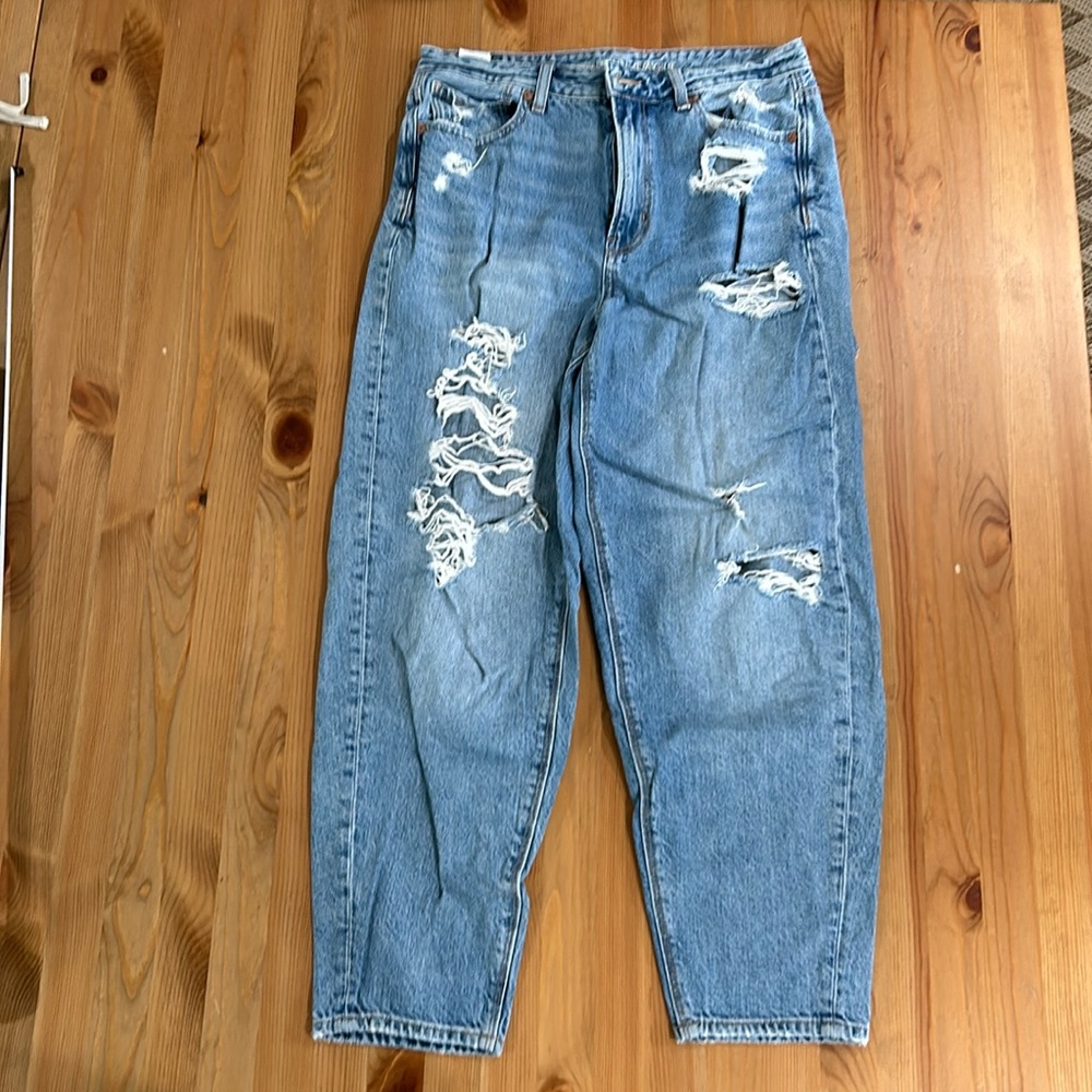 American Eagle Relaxed Mom Jean